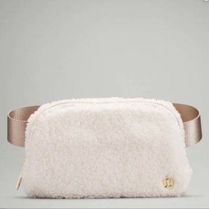 NWT Lululemon Everywhere Bag Fleece White Sherpa Pack Belt Bag LU9B18S whto/gold